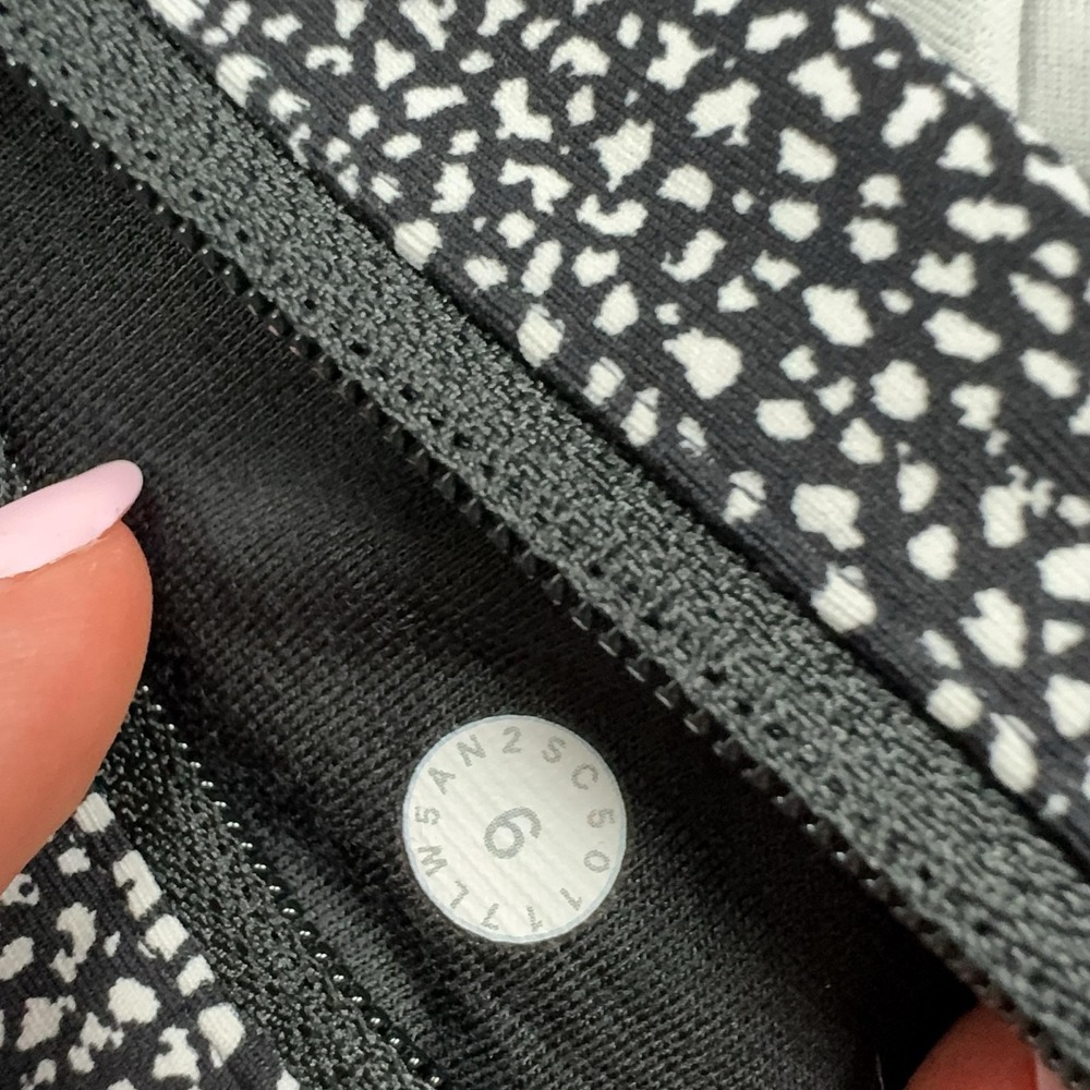 Lululemon Pants Womens 6 Black White Spotted Ankle Leggings Pockets Yoga Gym - Picture 11 of 15